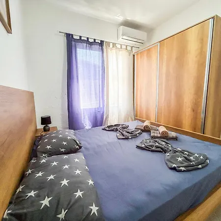 Azure Shores Golem (Tirana)